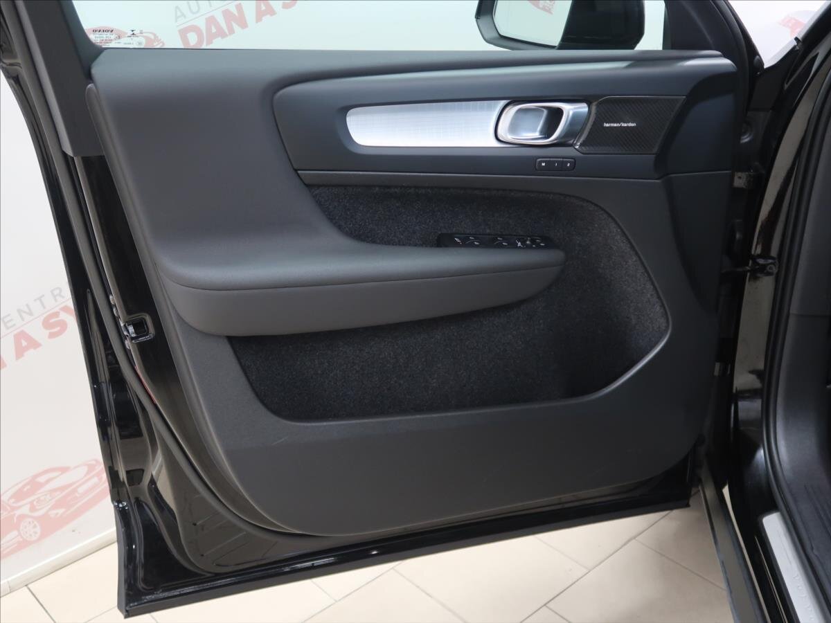 Volvo XC40 Kombi 2,0 l 145 kw