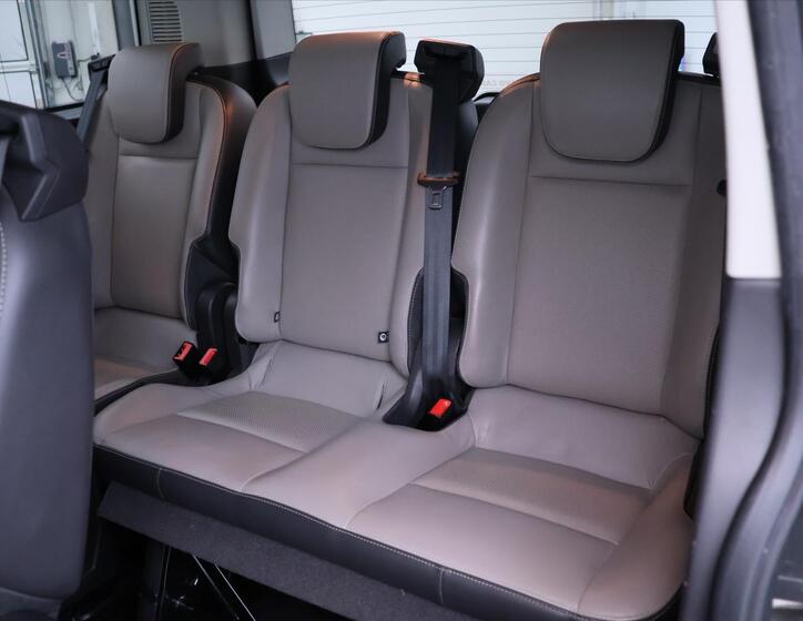 Ford Tourneo Custom 15