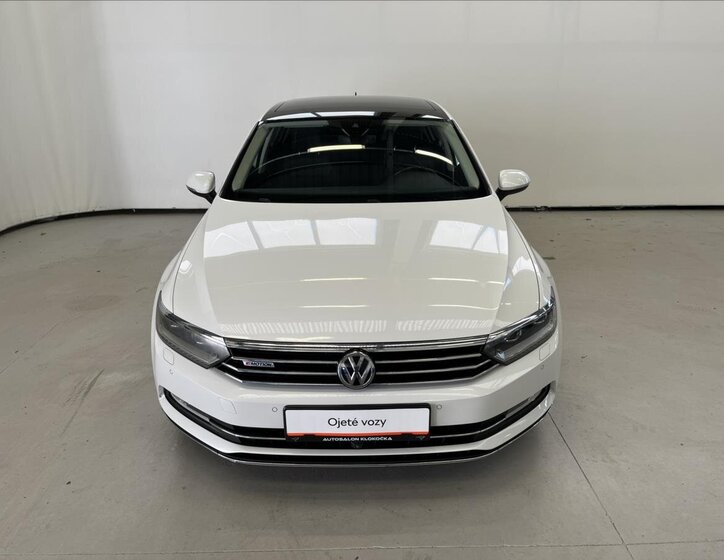 Volkswagen Passat Sedan / Limuzína 2,0 l 176 kw