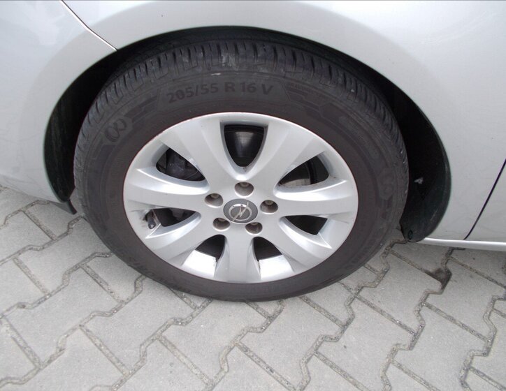 Opel Meriva MPV 1,4 l 88 kw