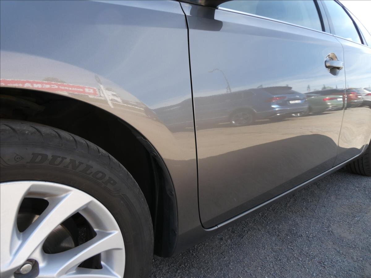 Toyota Auris Kombi 1,3 l 73 kw