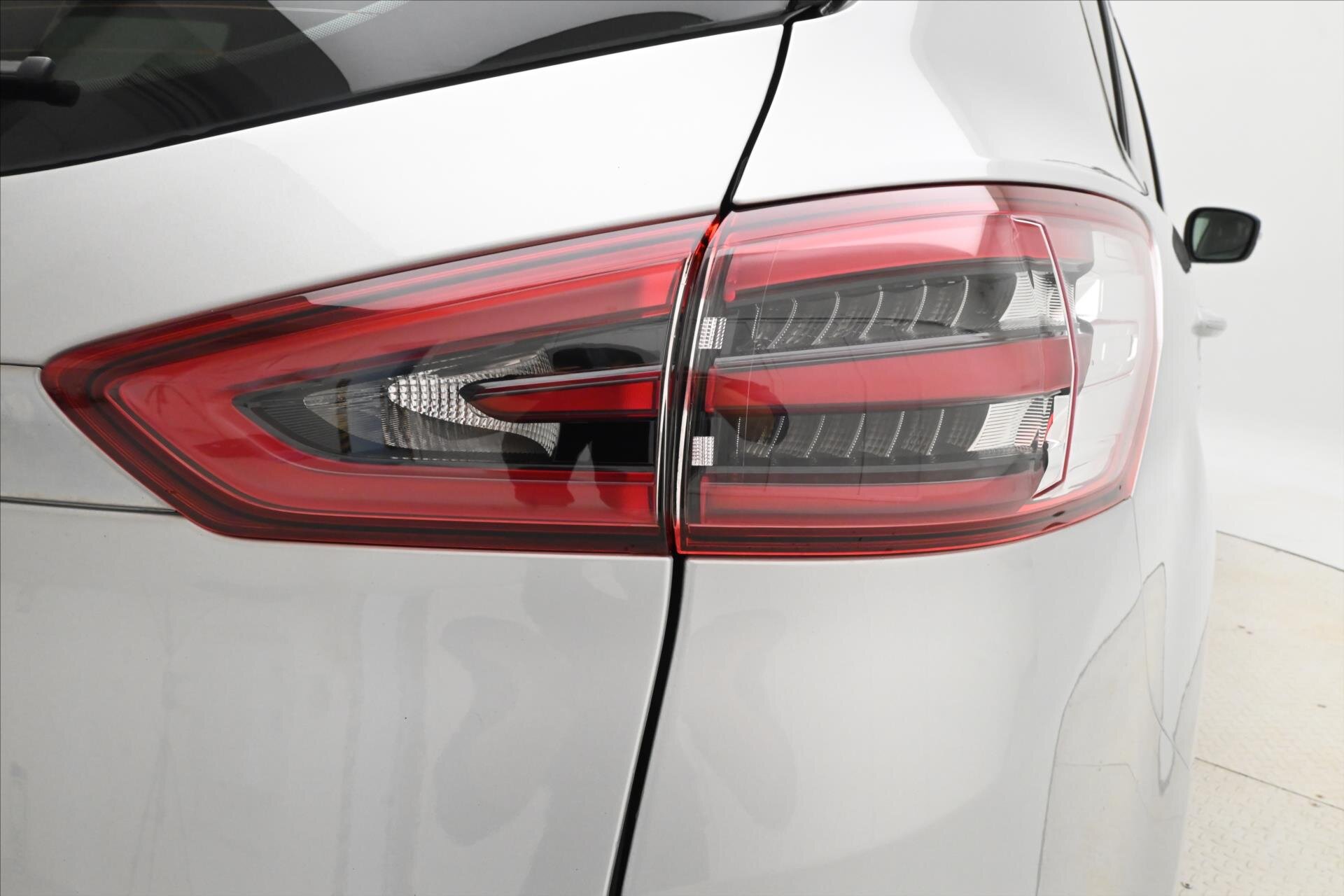 Ford S-MAX MPV 2,5 l 110 kw