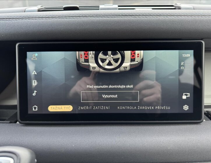 Land Rover Defender 24