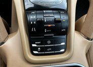 Porsche Cayenne Kombi 4,8 l 294 kw