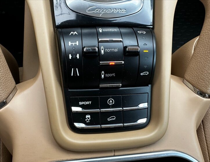 Porsche Cayenne Kombi 4,8 l 294 kw