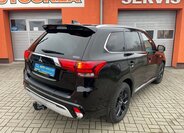 Mitsubishi Outlander 2