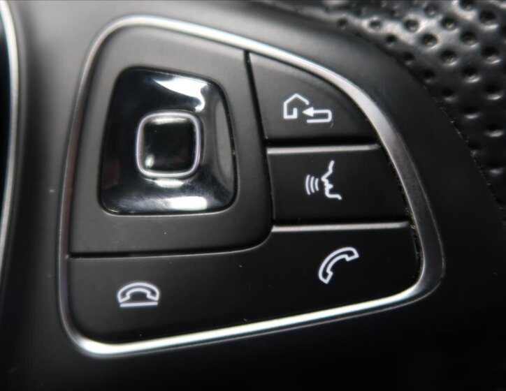 Mercedes-Benz Třídy E Kombi 2,0 l 143 kw