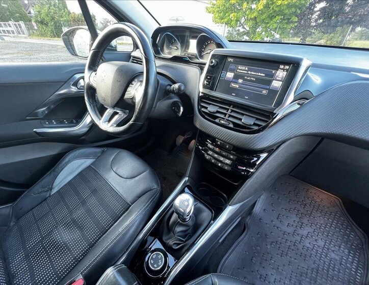 Peugeot 2008 SUV / Terénní 1,6 l 84 kw