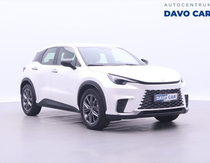 Lexus LBX SUV / Terénní 1,5 l 100 kw