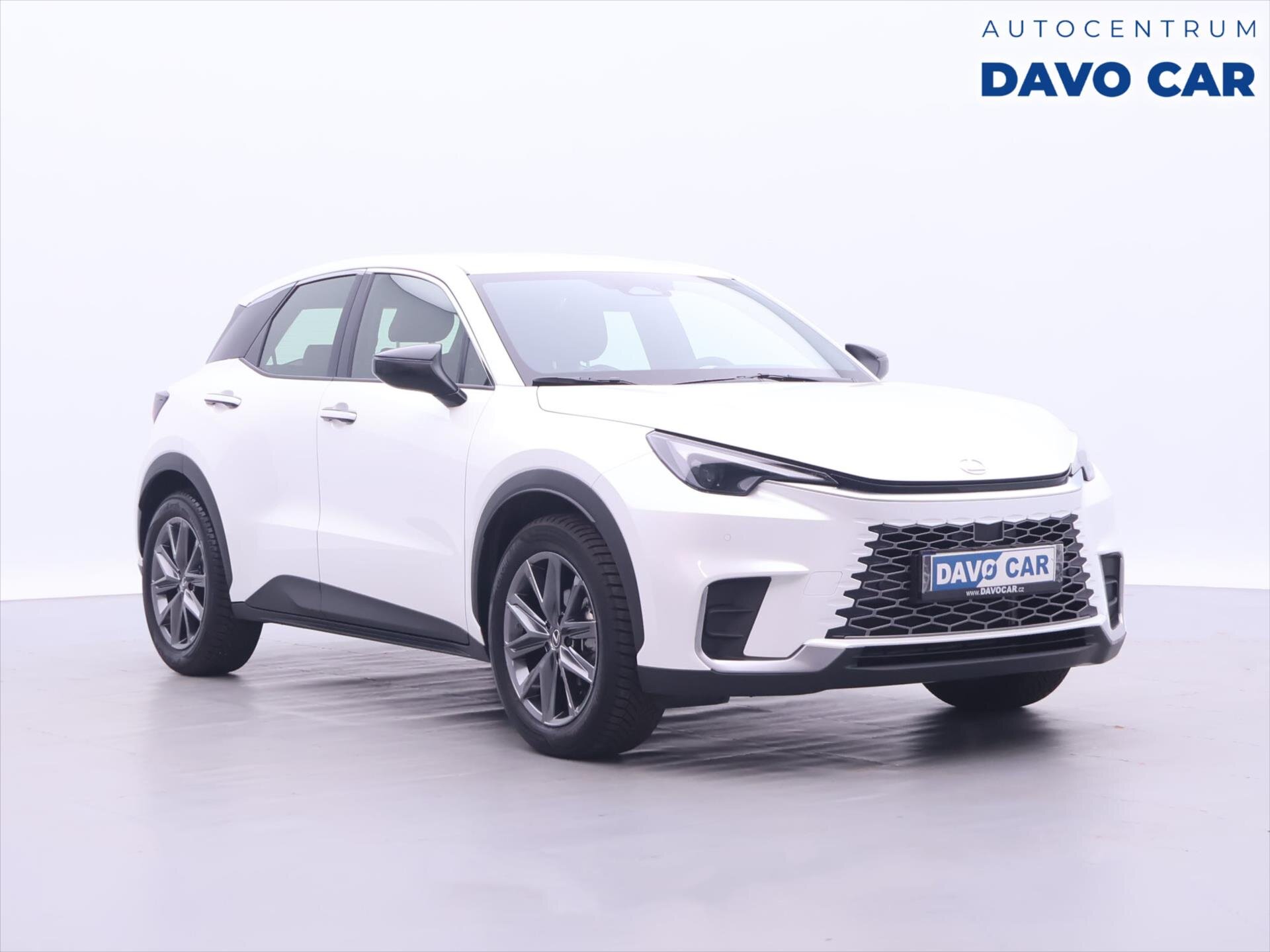 Lexus LBX SUV / Terénní 1,5 l 100 kw