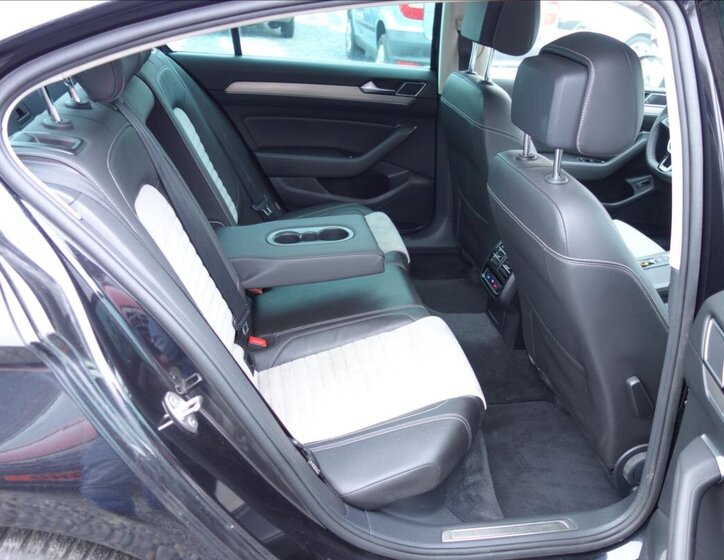 Volkswagen Passat Sedan 2,0 l 140 kw