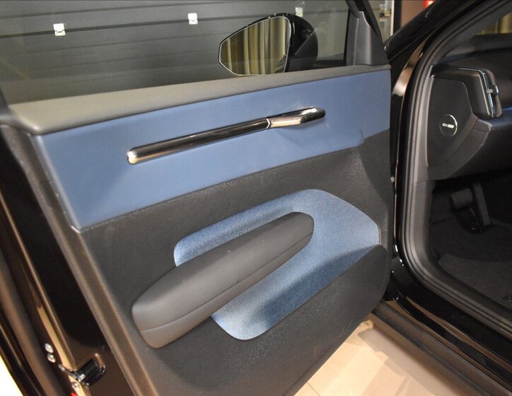 Volvo EX30 SUV / Terénní 0,0 315 kw