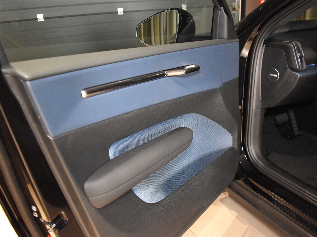 Volvo EX30 SUV / Terénní 0,0 315 kw