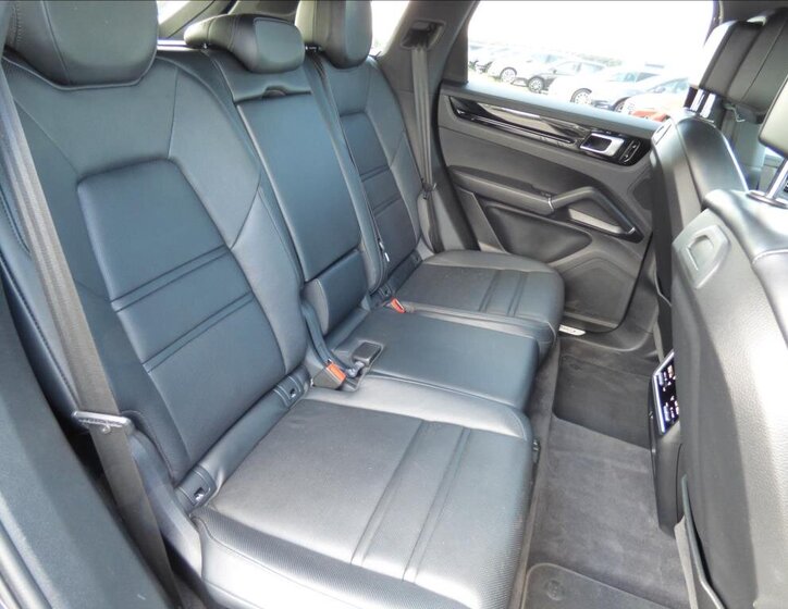 Porsche Cayenne SUV 2,9 l 324 kw