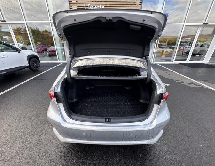 Toyota Corolla Sedan / Limuzína 1,8 l 72 kw