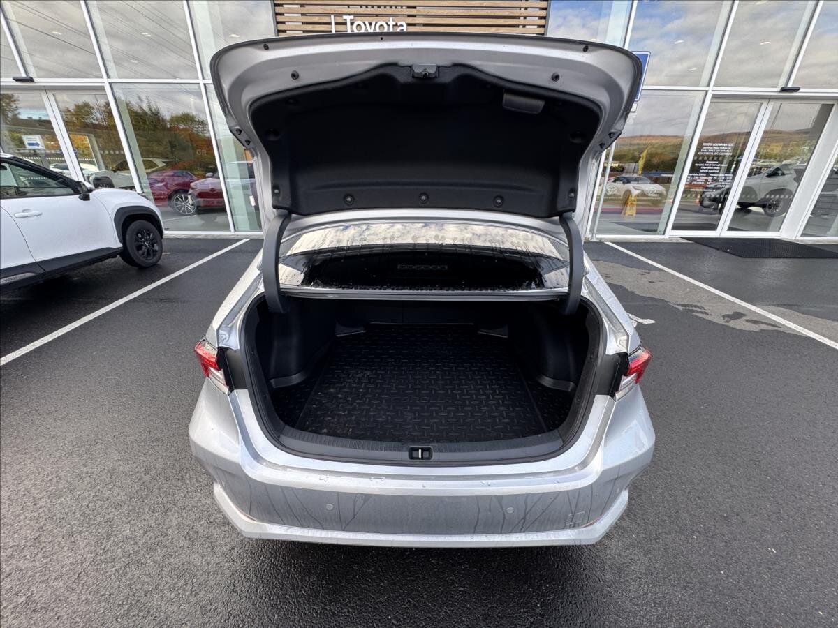 Toyota Corolla Sedan / Limuzína 1,8 l 72 kw