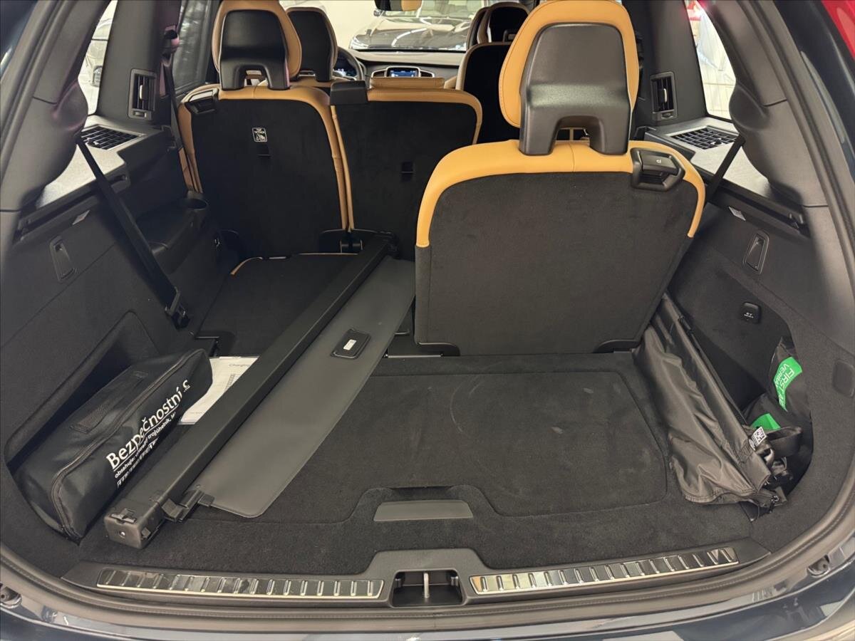 Volvo XC90 SUV / Terénní 2,0 l 335 kw