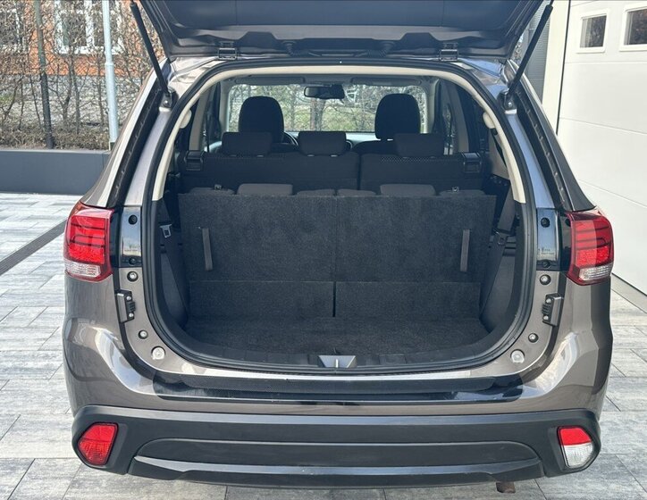 Mitsubishi Outlander SUV / Terénní 2,3 l 110 kw