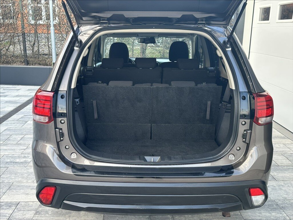 Mitsubishi Outlander SUV / Terénní 2,3 l 110 kw