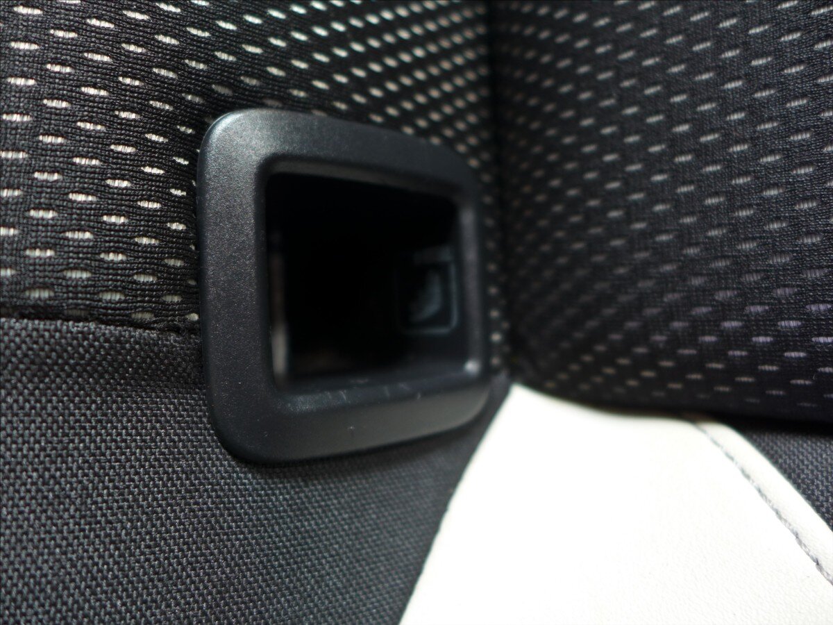 Volkswagen T-Roc SUV / Terénní 2,0 l 110 kw