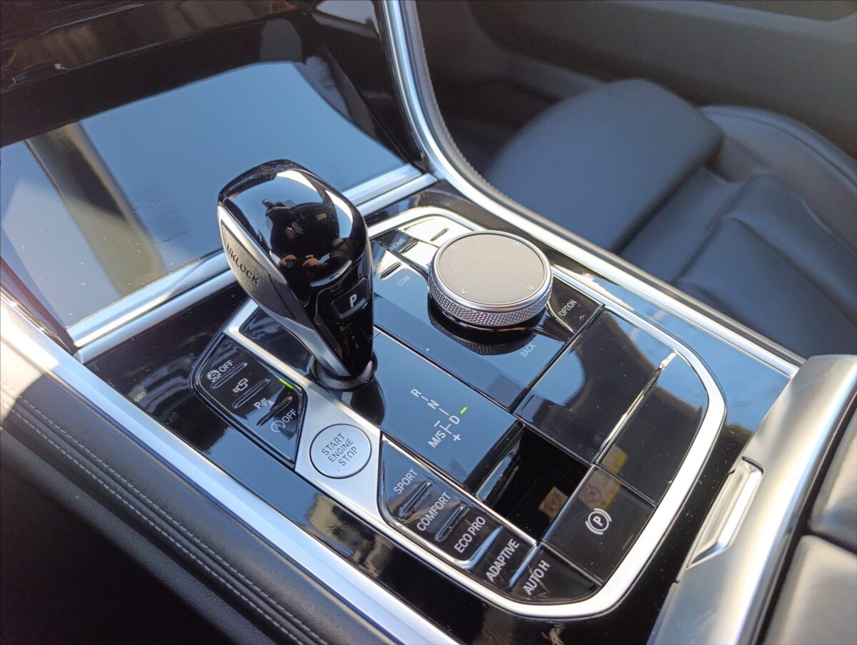 BMW Řada 8 Kupé 4,4 l 390 kw