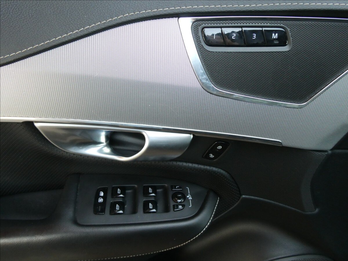 Volvo XC90 SUV / Terénní 2,0 l 228 kw