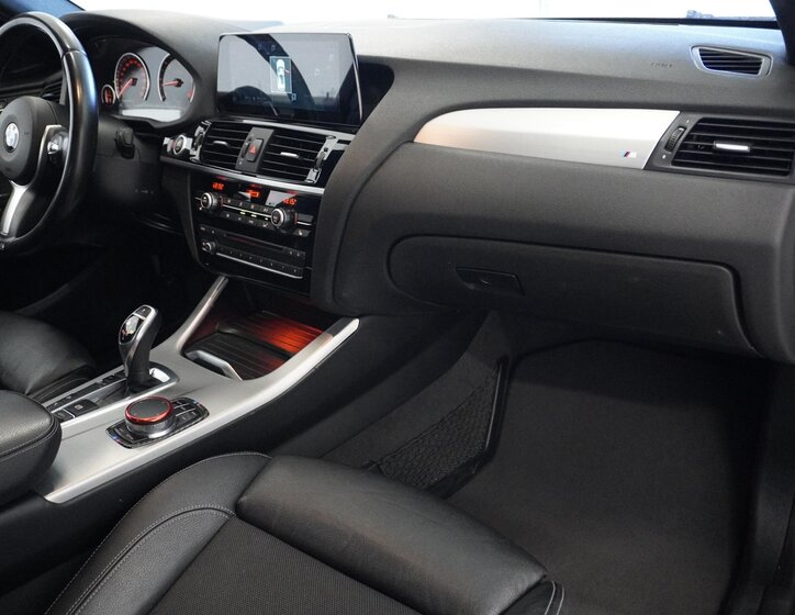 BMW X4 SUV / Terénní 3,0 l 230 kw