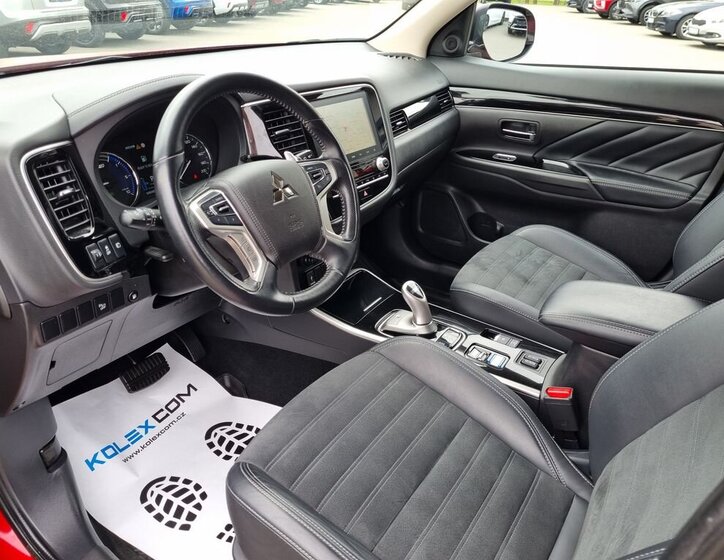 Mitsubishi Outlander SUV / Terénní 2,4 l 165 kw