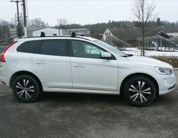 Volvo XC60 SUV 2,4 l 120 kw