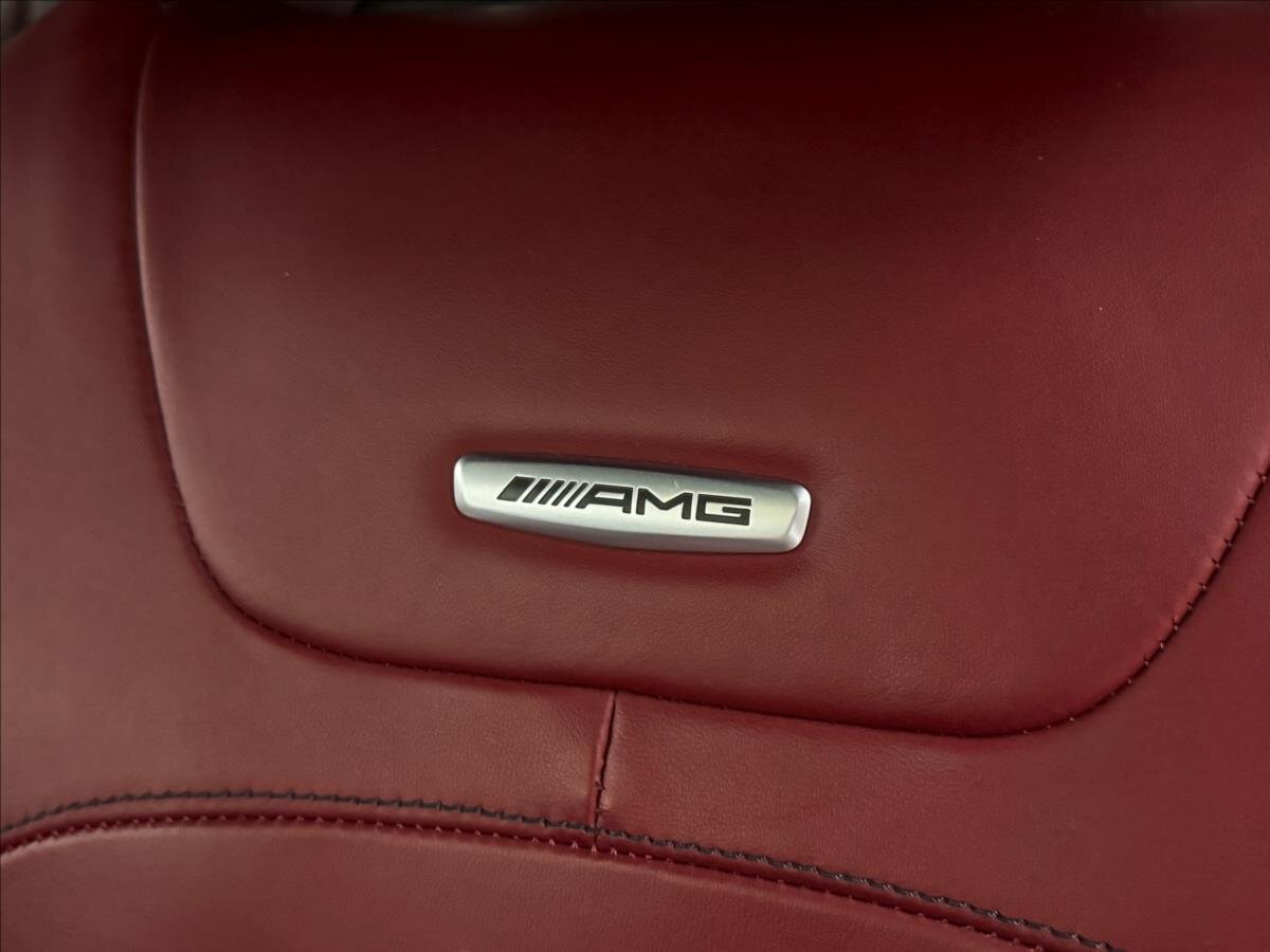 Mercedes-Benz CLS Sedan 3,0 l 320 kw