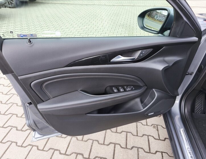 Opel Insignia Hatchback 2,0 l 125 kw