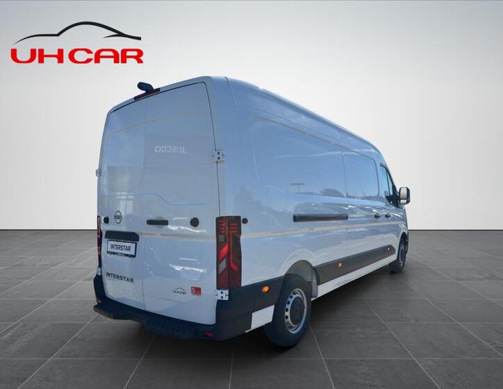 Nissan Interstar 5