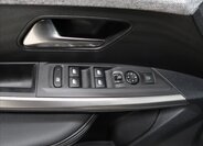 Peugeot 3008 SUV 1,2 l 100 kw