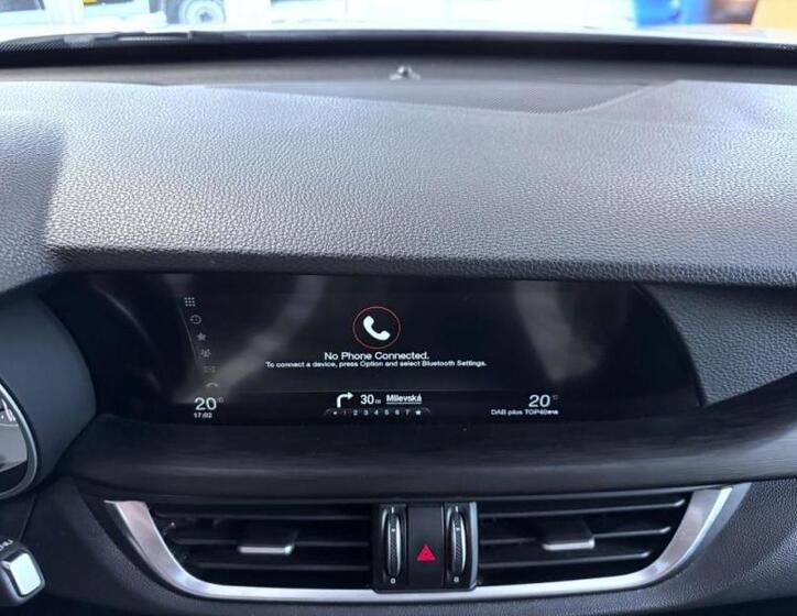 Alfa Romeo Stelvio 12