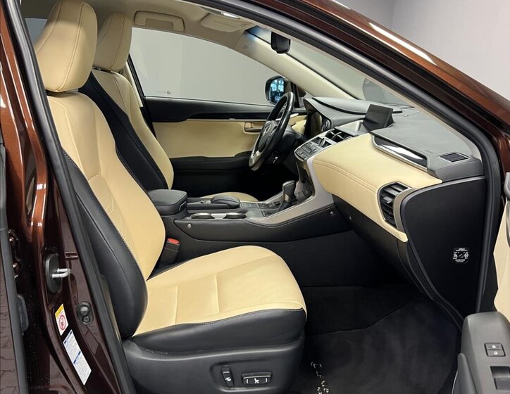 Lexus NX 300h SUV 2,5 l 145 kw