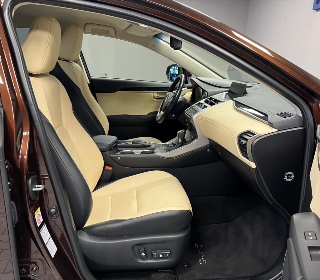 Lexus NX 300h SUV 2,5 l 145 kw