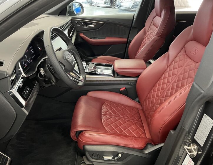 Audi SQ8 SUV 4,0 l 373 kw