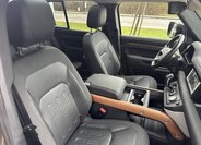 Land Rover Defender 17