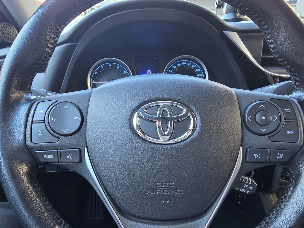 Toyota Corolla Sedan / Limuzína 1,6 l 97 kw