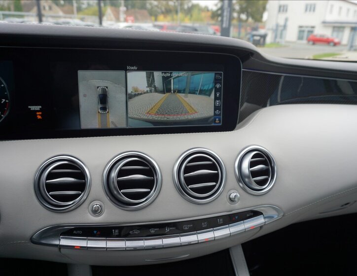 Mercedes-Benz Třídy S Kupé 4,0 l 450 kw