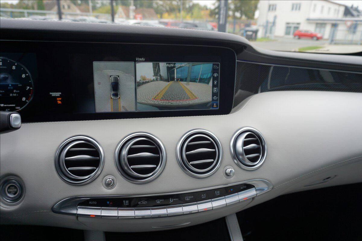 Mercedes-Benz Třídy S Kupé 4,0 l 450 kw