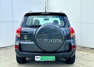 Toyota RAV4 SUV 2,2 l 100 kw