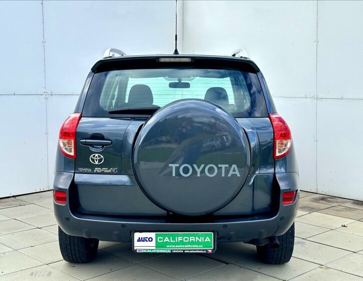 Toyota RAV4 SUV 2,2 l 100 kw