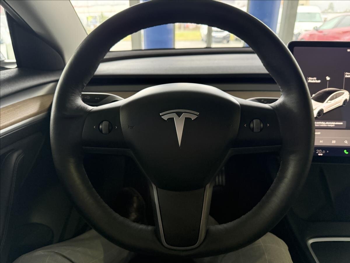 Tesla Model 3 Sedan / Limuzína 0,0 377 kw