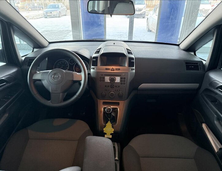 Opel Zafira 8