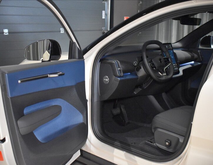 Volvo EX30 SUV / Terénní 0,0 315 kw