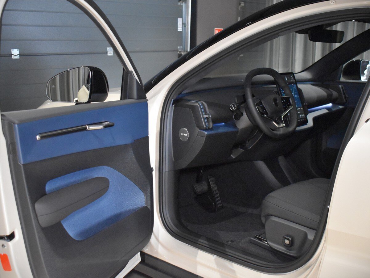 Volvo EX30 SUV / Terénní 0,0 315 kw