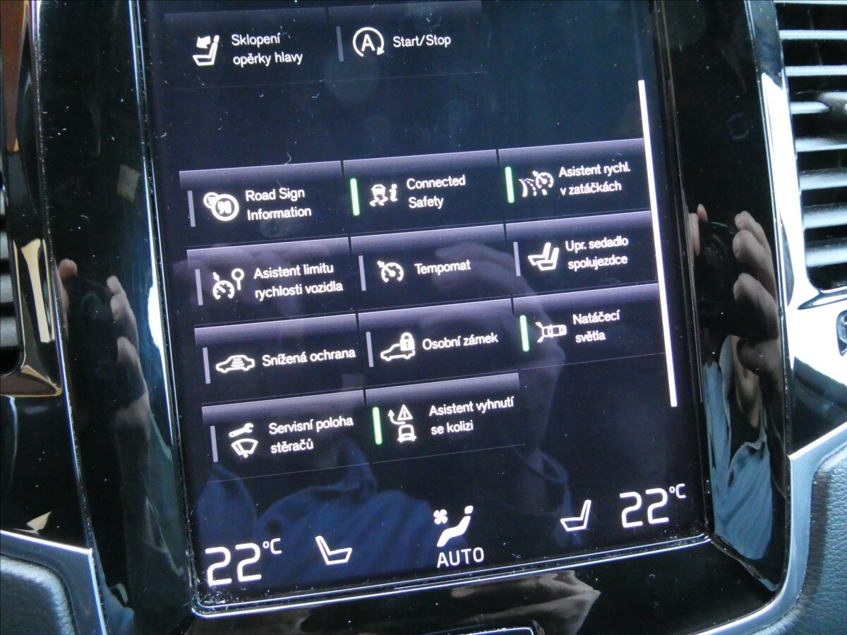 Volvo XC90 SUV / Terénní 2,0 l 228 kw