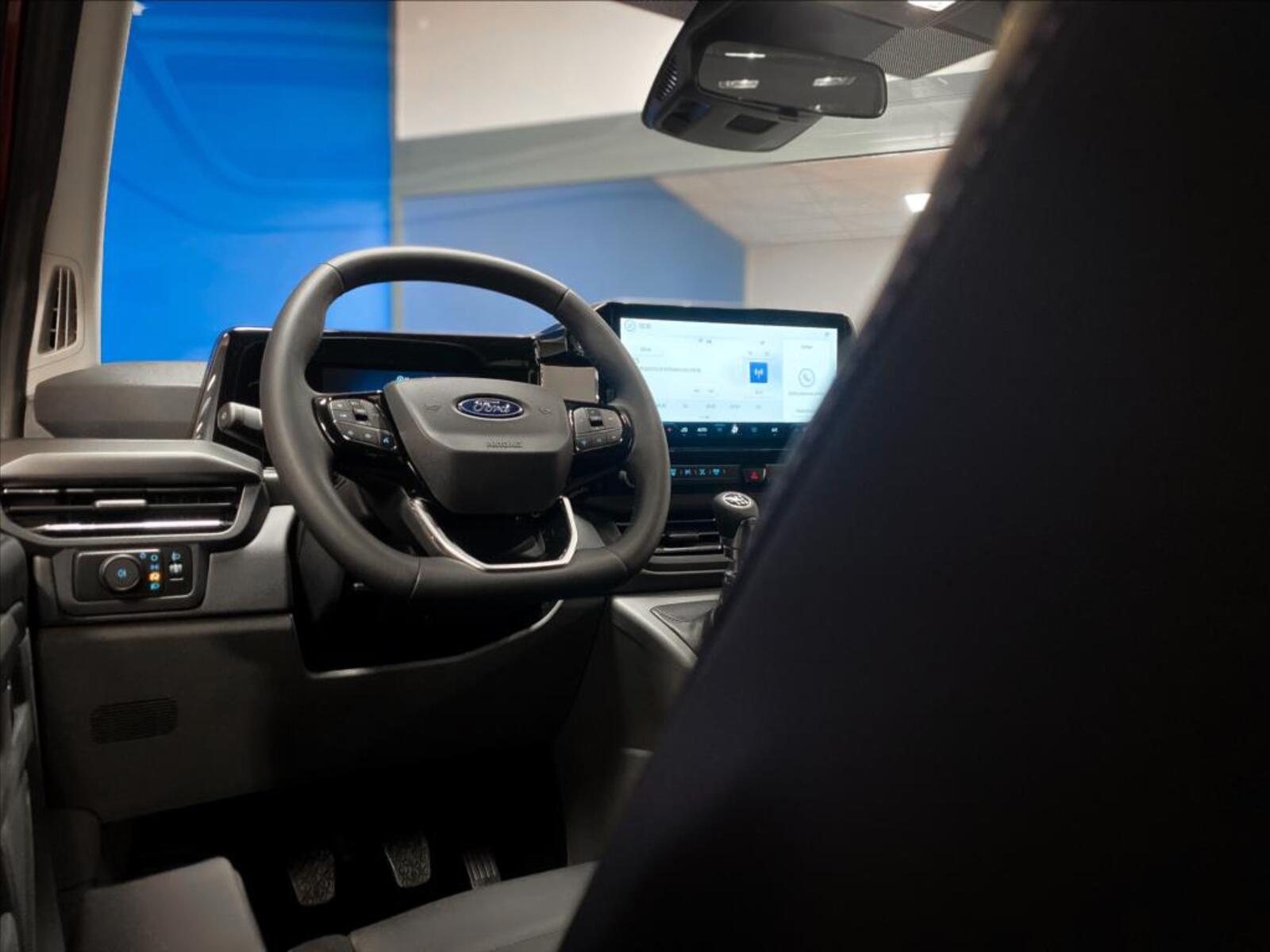 Ford Tourneo Custom 6