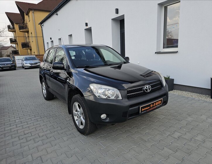 Toyota RAV4 Kombi 2,2 l 100 kw